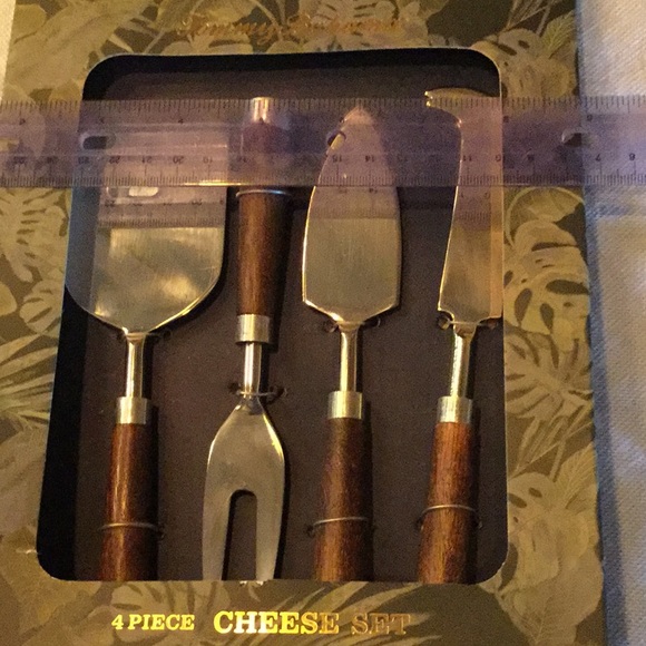 Tommy Bahama Cheese Set - Picture 2 of 2